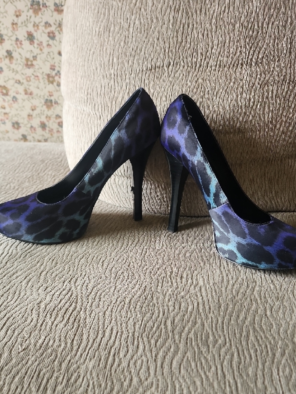 Carlos Santana Purple Leopard Print Platform Stiletto Pumps - Picture 3 of 12